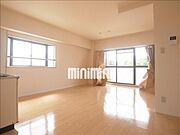 採光面の多い角部屋リビングです。