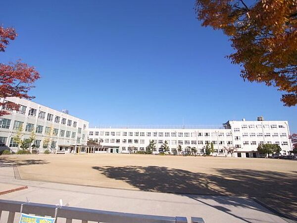 画像28:小学校「名古屋市立名東小学校まで815m」