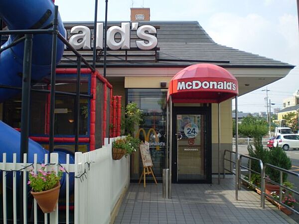 画像26:飲食店「マクドナルドまで560m」