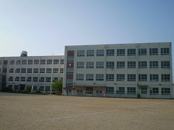 画像28:小学校「市立大坪小学校まで1600m」