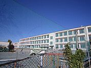 小学校「名古屋市立滝川小学校まで1048m」