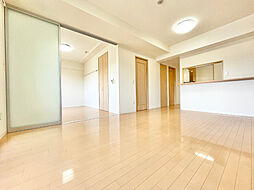 スクエアコート 2階2LDKのリビング/ダイニング