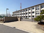 中学校「日進市立日進西中学校まで2113m」