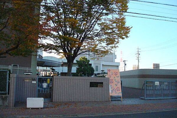 画像18:小学校「名古屋市立平針北小学校まで585m」