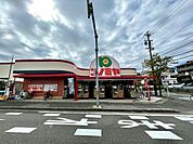スーパー「ハローフーヅまで100m」