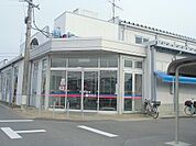 スーパー「カネスエまで1800m」