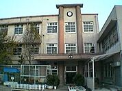 小学校「市立開明小学校まで590m」