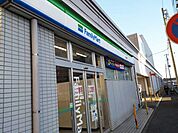 コンビニ「ファミリーマートまで270m」