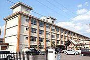 中学校「一宮市立南部中学校まで2203m」
