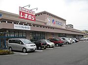 スーパー「カネスエまで190m」