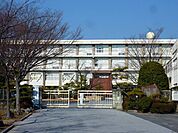 中学校「市立木曽川中学校まで1900m」