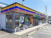 コンビニ「ミニストップ一宮篭屋店まで545m」