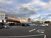 スーパー「ドミー若松店まで370m」
