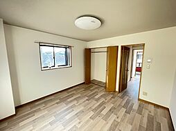 Ｅａｓｔ　Ｌａｎｄｍａｒｋ