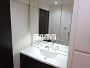 シャワーつきの洗面化粧台です。