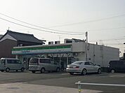 コンビニ「ファミリーマートまで600m」