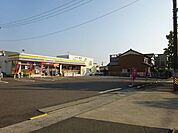 コンビニ「ミニストップまで240m」