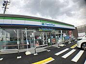コンビニ「ファミリーマートまで760m」