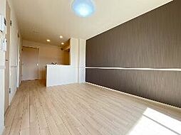 フォレストあずら 102 1階1LDKのリビング/ダイニング