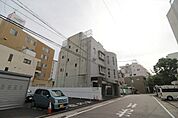 病院「岩田内科医院まで630m」