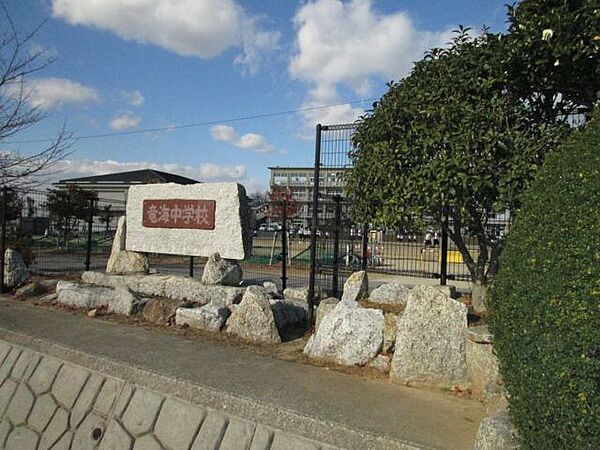 画像26:中学校「岡崎市立竜海中学校まで520m」