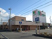 コンビニ「ドミーまで930m」