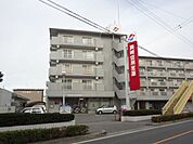 銀行「岡崎信用金庫まで900m」