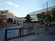 中学校「岡崎市立六ツ美北中学校まで1618m」