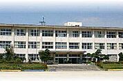 小学校「幸田町立深溝小学校まで495m」
