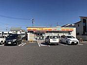 コンビニ「デイリーストアまで860m」