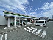 コンビニ「ファミリーマートまで310m」