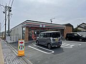 コンビニ「セブンイレブンまで1100m」