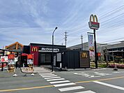 飲食店「マクドナルドまで1300m」