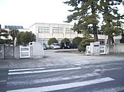中学校「豊橋市立南部中学校まで1515m」