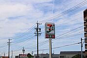 コンビニ「セブンイレブンまで670m」
