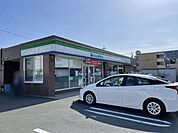 コンビニ「ファミリーマート　豊橋西橋良店まで260m」