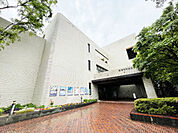 図書館「豊橋市中央図書館まで1652m」