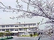中学校「半田市立青山中学校まで844m」