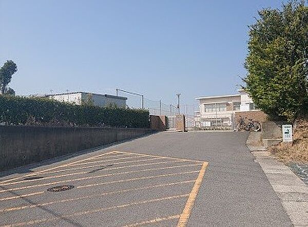 画像4:中学校「武豊町立武豊中学校まで2268m」