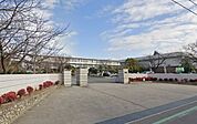 小学校「半田市立半田小学校まで1129m」