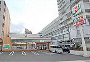 コンビニ「セブンイレブン知多半田駅前店まで79m」