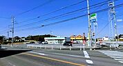 コンビニ「ファミリーマート半田岩滑西町店まで145m」