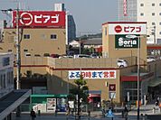 スーパー「ピアゴまで870m」