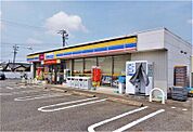 コンビニ「ミニストップ半田有楽町店まで463m」