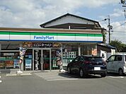 コンビニ「ファミリーマート半田住吉店まで653m」