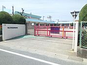 幼稚園、保育園「春日井市立上八田保育園まで416m」