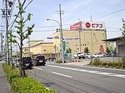 スーパー「ピアゴまで1700m」