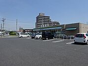 コンビニ「ファミリーマートまで430m」