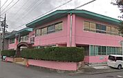 幼稚園、保育園「ひがしの幼稚園まで890m」
