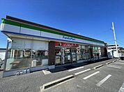 コンビニ「ファミリーマート春日井関田町店まで327m」